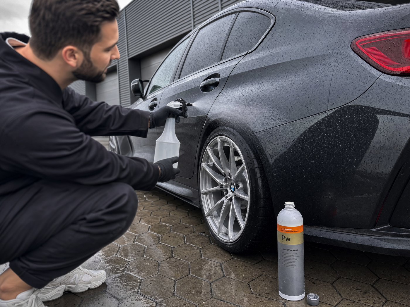 Detailing1 Hero: Sprühversiegelung Koch-Chemie Pw Anwendung nach Regen am BMW M3 (Desktop)