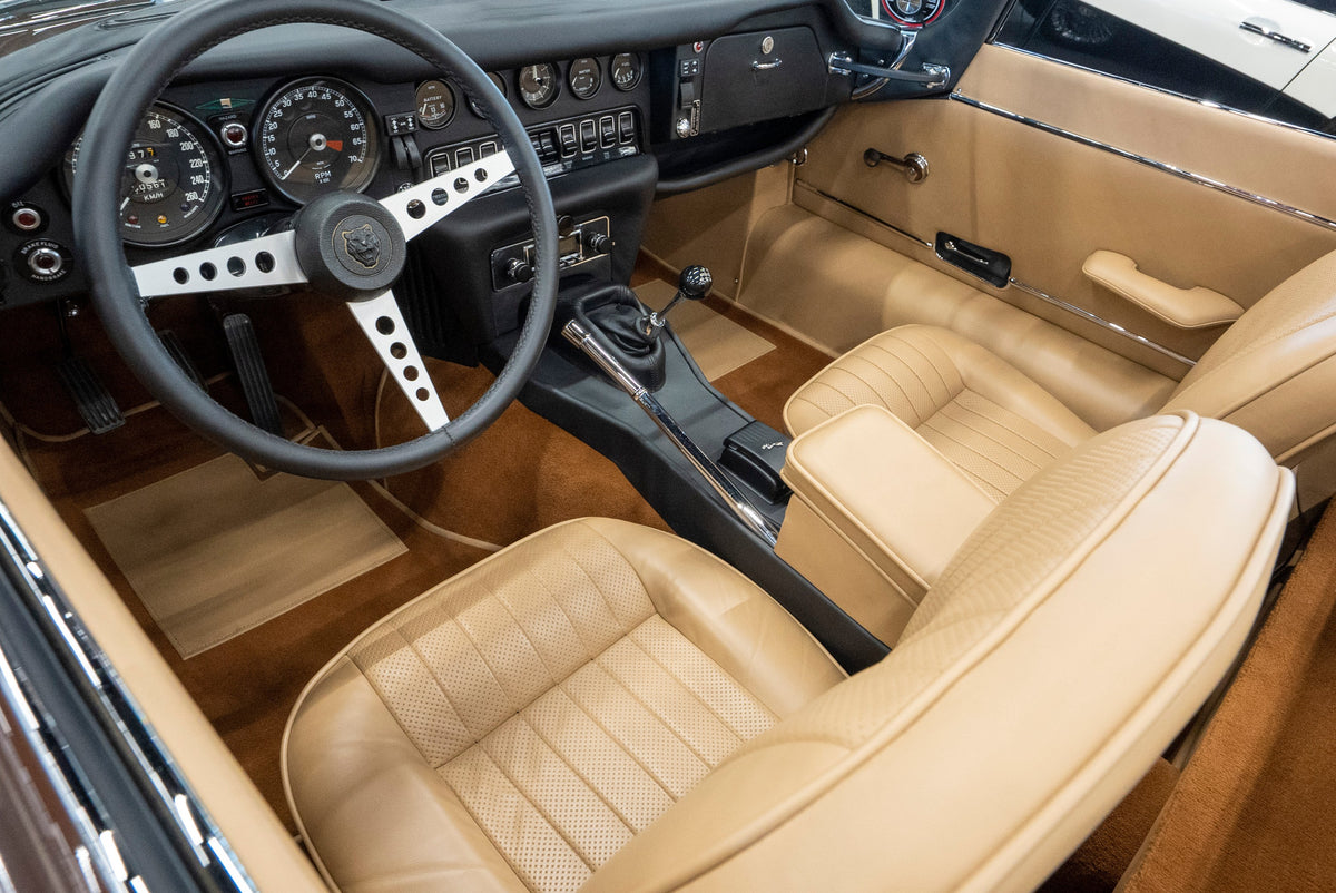 Detailing1 COLOURLOCK colore & cura pelle per Jaguar — interni in pelle beige di una Jaguar E-Type